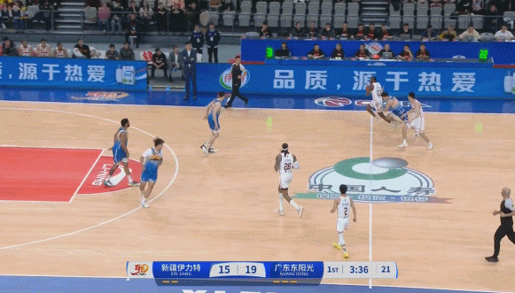 高难度！广东新援基安德-库克转身干拔中投还有 个人4分钟已砍8分