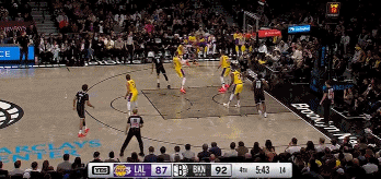 领先湖人8分了！泰瑞斯-马丁无人防守 大空位三分命中