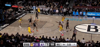 这都不是2+1吗？东契奇突破被犯规抛投扔进 裁判给了提前犯规