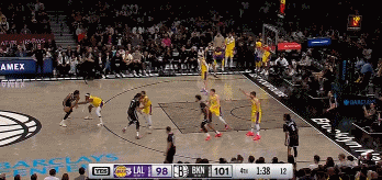 面对旧主不手软！拉塞尔关键三分直接命中 分差拉开到6分