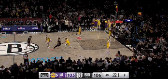 篮板没卡住啊！拉塞尔中投不中 但克拉克斯顿抢到篮板&扎威补进