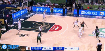 真有韧性！肯德里克-戴维斯中路突击上篮得手 同曦反超打停辽宁