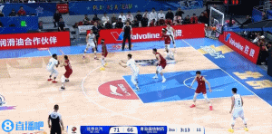 炸裂输出！青岛外援鲍威尔3分钟内外开花独得13分带队强势反超