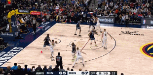 此前7中0！穆雷高难度两分打进 本场个人首个运动战进球