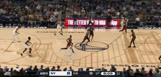 硬碰硬！阿努诺比单挑巴特勒 强攻上篮打进还要加罚