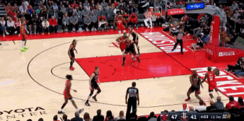 依旧飞天遁地！杰夫-格林晃开防守 底线突破腾空单臂暴扣